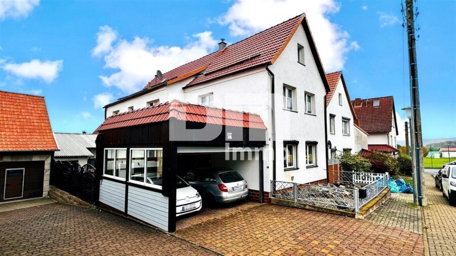 (R)eserviert!Zwei Doppelhaushälften zum Paketpreis mit Nebengebäude und Innenhof - Seitenansicht